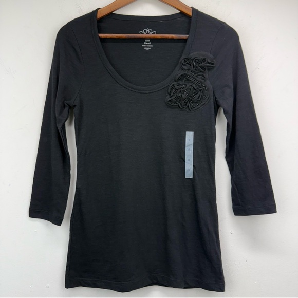 Old Navy size Small Women’s Black Beaded Floral 3/4 Sleeve Top NWT - Picture 1 of 6